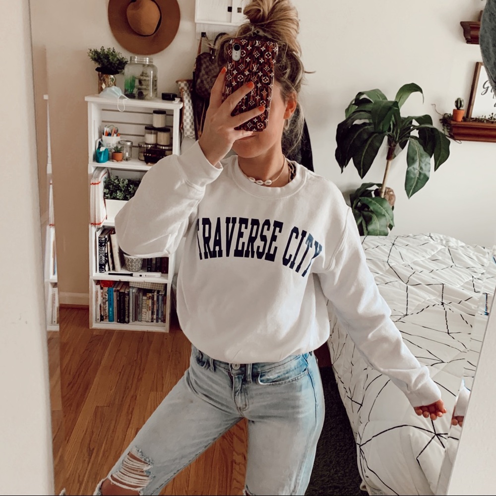 White College Print Pullover Crewneck
